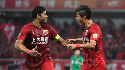 武磊梅开二度两度救主，上海上港主场2-2战平广州恒大