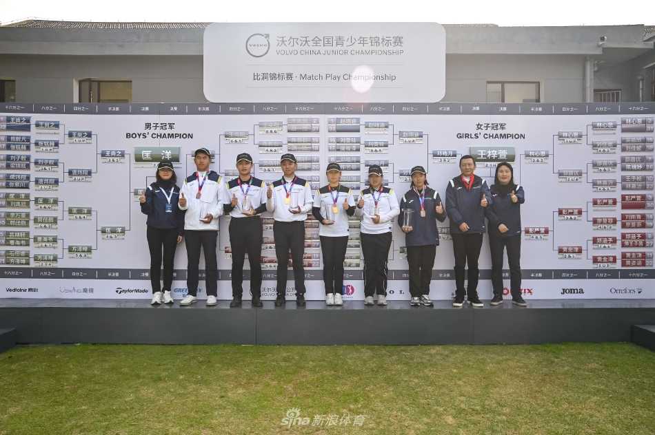 闭幕时刻，所有参赛选手齐聚一堂，青春飞扬，友谊长存
