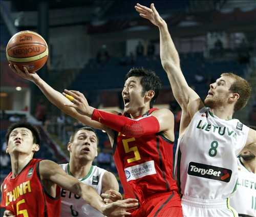 77-62！新帅首秀新疆男篮热身大胜立陶宛