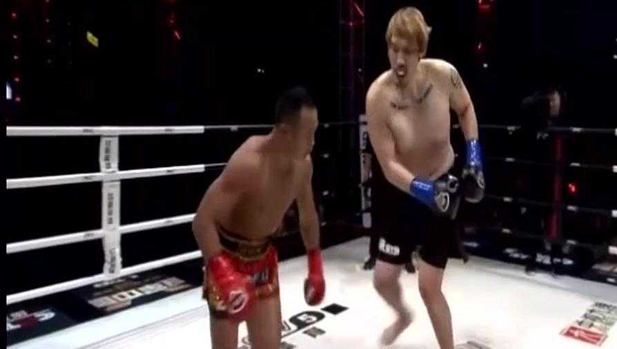 周志鹏点数完胜韩国巨人崔洪万，创造以小搏大奇迹